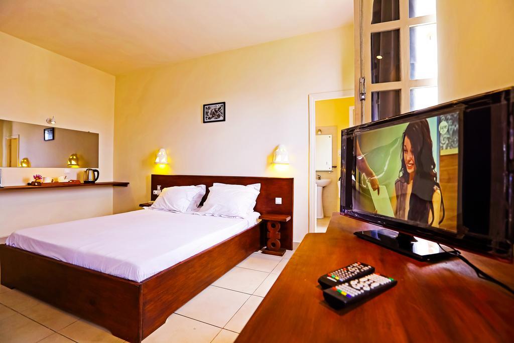 Le Lotus Bleu Hotel Antananarivo Szoba fotó